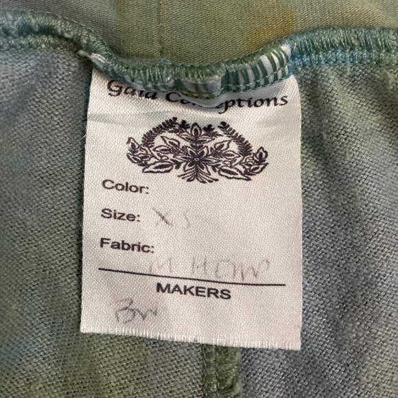 Gaia Conceptions One of a Kind Simplicity Bermuda shorts - Picture 3 of 3